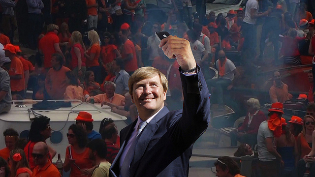 Koning verdient 15 keer gemiddeld uurloon