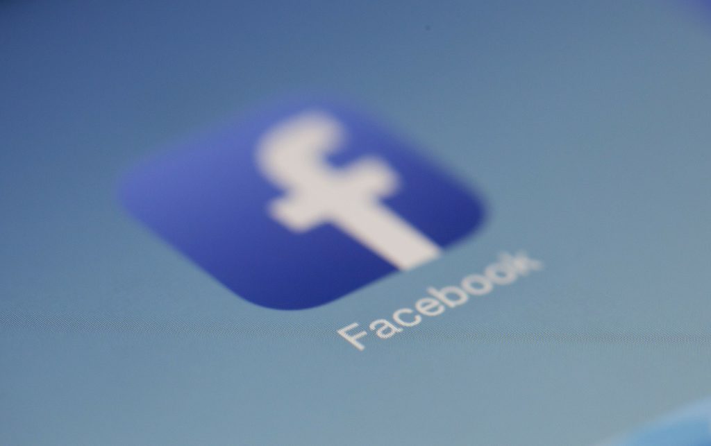 Facebook steeds normaler in sollicitatie; vraag levert ook steeds sneller reactie op