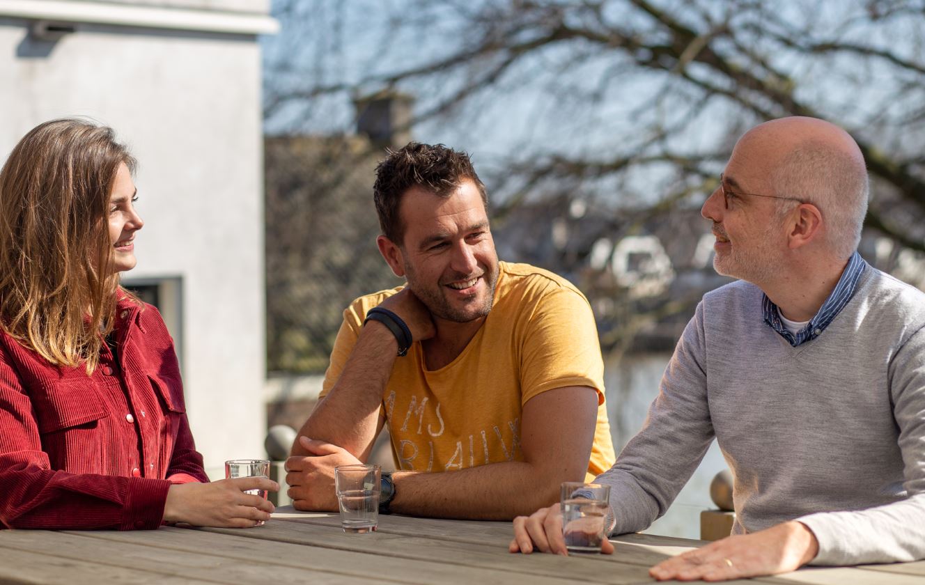 gesprek over organisaties en arbeidsmarkt bij maximum