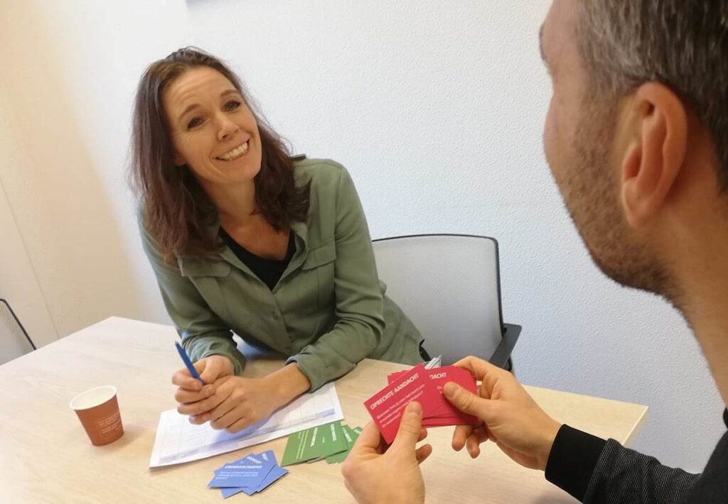 Het sollicitatiegesprek als vragenvuur? Met een stapel kaartjes wil dit ziekenhuis er vanaf