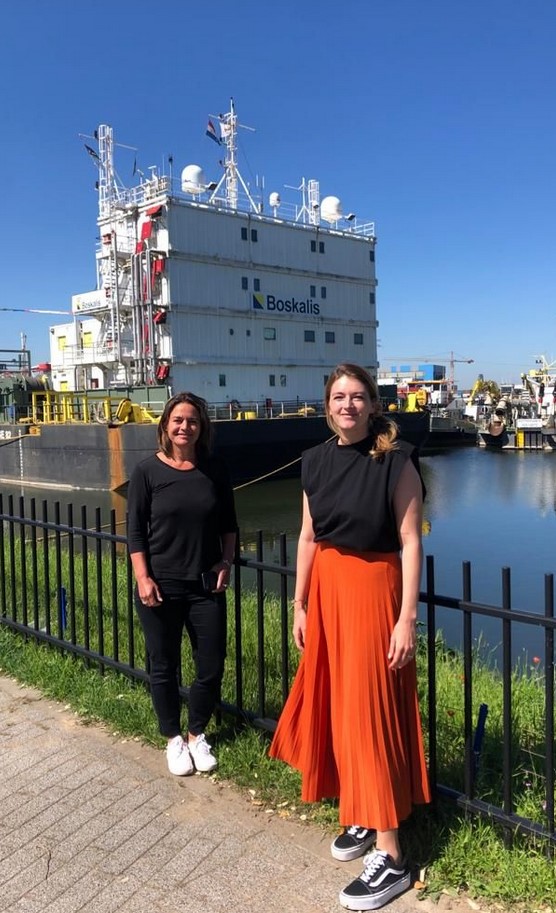 Lindsey Boog (r), met collega Mirjam Boersma , boskalis