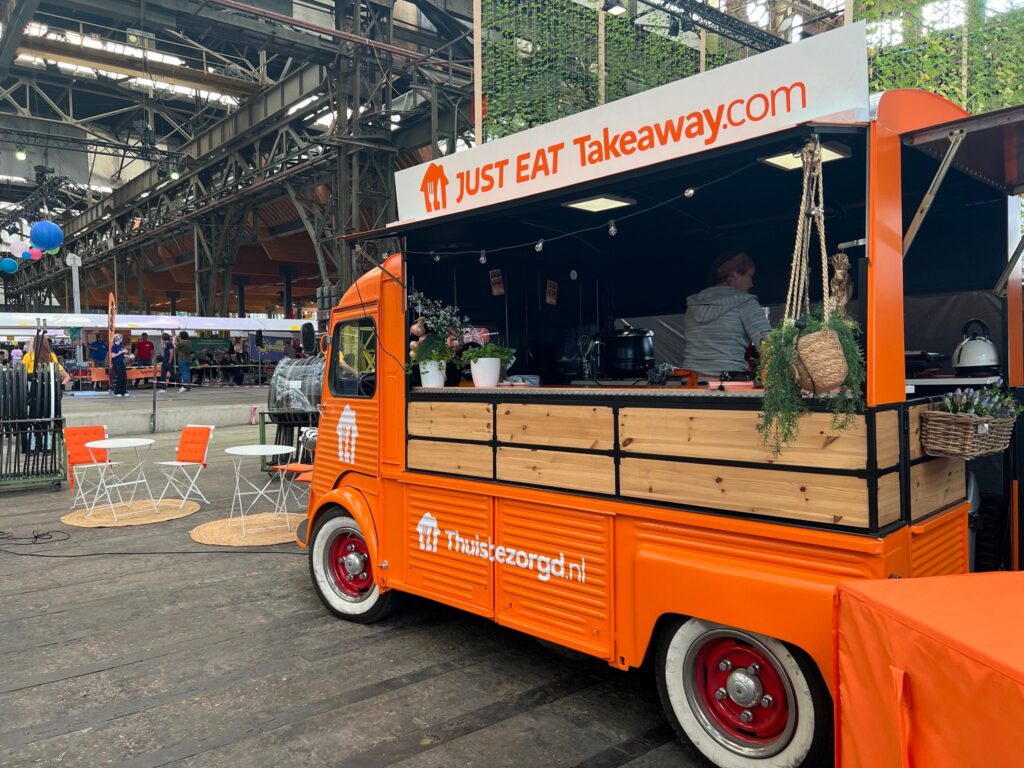 Over de fietstocht en foodtruck waarmee Just Eat Takeaway talenten trekt