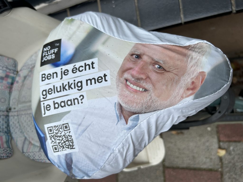 Hoe een wereldberoemde meme nu zelfs op duizenden fietszadels is beland