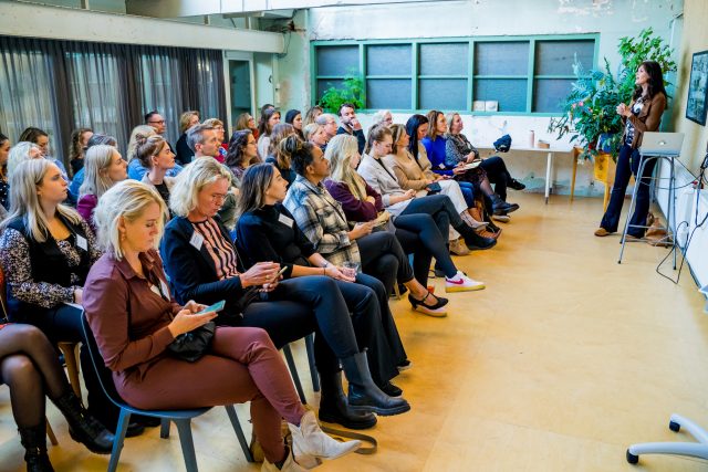 Topicus, wereldwijd actief IT-bedrijf uit Deventer, weet meer dan de helft van zijn hires te vinden via eigen medewerkers. Hoe weet het dat voor elkaar te krijgen? De 5 grootste succesfactoren verklaard.