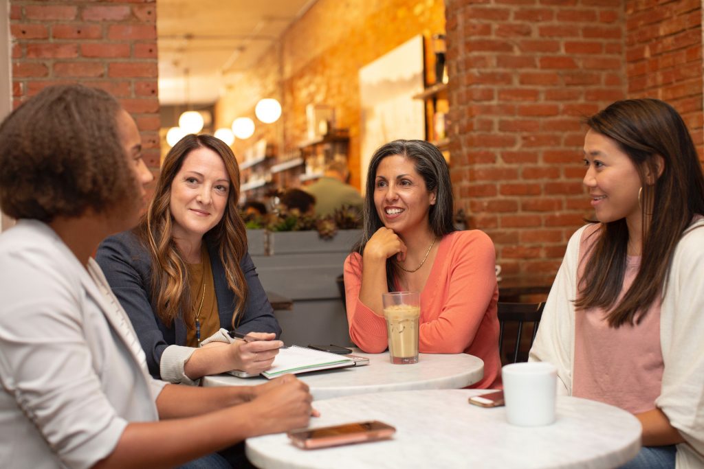 Hoe medewerkers met ‘inklok-koffie’ de ‘terug-naar-kantoor’-trend het hoofd bieden