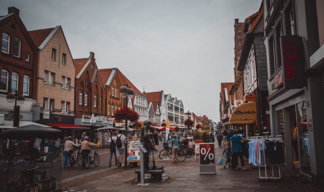 Wat gebeurde er de afgelopen maand in recruitment? Werf& geeft ook dit jaar aan het eind van elke maand een overzicht. Zo pikten we er ook in oktober 2023 weer 7 opvallende trends en gebeurtenissen uit.