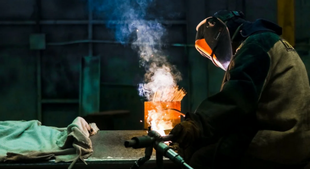 Ze zijn de meest gewilde én tegelijk meest schaarse doelgroep op de arbeidsmarkt. Toch weten we gemiddeld maar heel weinig van blue collar workers. Deze 7 feiten helpen je op weg als je hen zoekt.