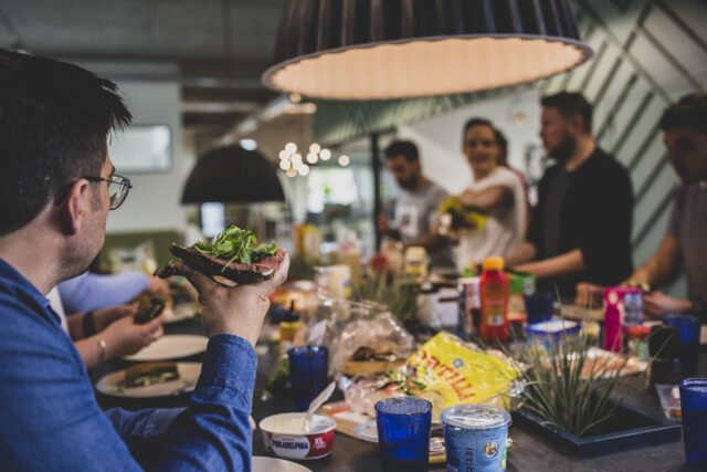 Geen supermarkt, maar een verzameling delicatessenwinkels. Waar je als recruiter terecht kunt voor een volledige maaltijd op het gebied van recruitment marketing. Dat bouwen Alen Sirovica en Fabian de Jong met hun collectief 'The Herd'. Hoe krijgt dat vorm?