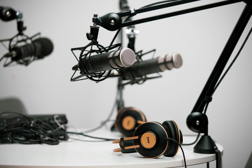 De storm houdt aan: deze 10 nieuwe podcasts wil je als recruiter niet missen