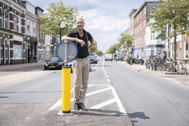 In gemeenteland zijn de personeelstekorten nog steeds hoog. Wat gebeurt er allemaal om dat te veranderen? We pikken er 5 initiatieven van gemeenten uit, die ook voor andere sectoren inspirerend kunnen zijn.