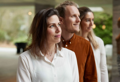 Nu de Belastingdienst heeft aangekondigd weer te gaan handhaven op schijnzelfstandigheid, zijn veel organisaties in paniek. Hoe kunnen ze straks nog veilig interim professionals inhuren? Een gloednieuwe whitepaper van Compagnon helpt ze op weg.