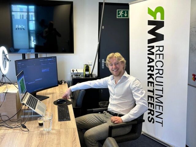 Organisaties hebben sinds kort officieel de verplichting hun medewerkers 'A.I.-geletterd' te maken. Maar wat betekent dat precies? En wat moet je als recruiter daarmee?