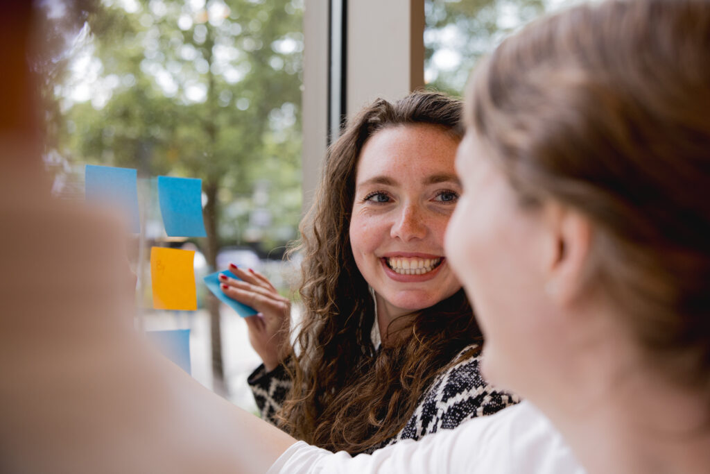 Bij Byner voelt de onboarding als thuiskomen: persoonlijke aandacht, structuur en groei zorgen dat nieuwe collega's snel impact maken en zich welkom voelen. Lees de hele case, ingezonden in de categorie Recruitment voor de Werf& Awards 2025.