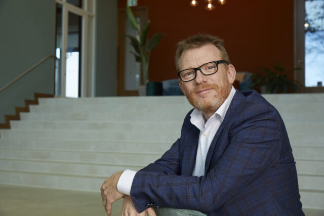 Te lang draaide het in de arbeidsmarkt om welke waarde werknemers kunnen leveren aan werkgevers. Maar draai het eens om, zegt Steven Gudde, en bedenk welke waarde je als werkgever aan je mensen levert. Dan wordt er opeens veel meer mogelijk. 