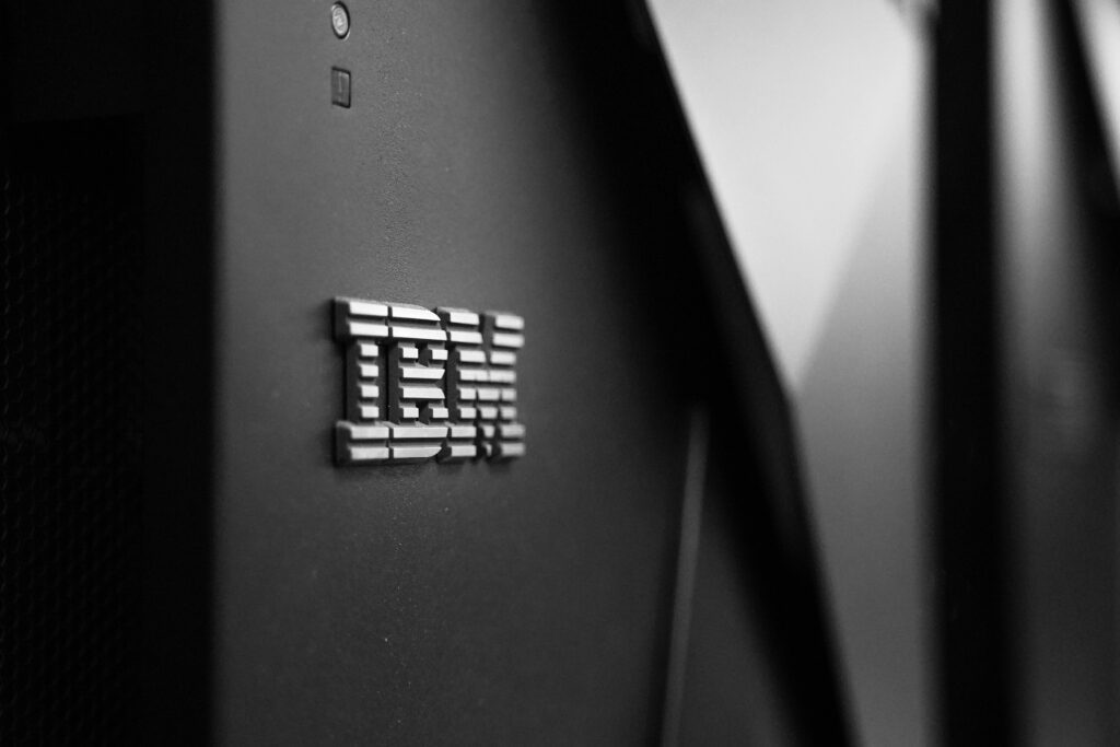 Hoe IBM 8.000 medewerkers verving door A.I. (maar uiteindelijk toch weer groeide in personeel)