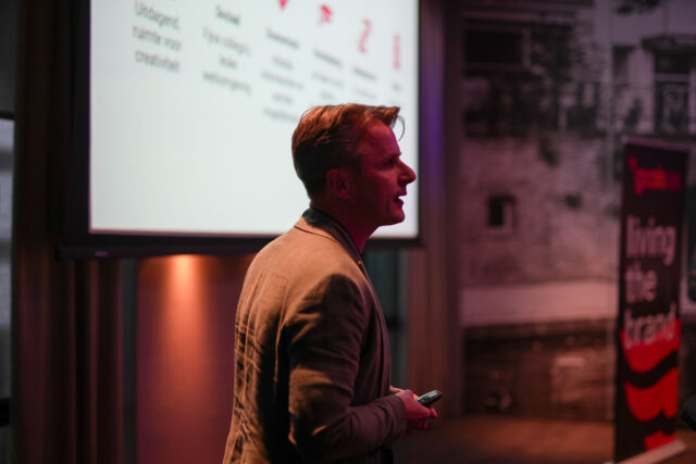 Een employer brand is niet alleen hoe je je organisatie naar buiten toe presenteert, maar net zo goed een intern kompas, benadrukt Erik Broeder, mede-eigenaar van Goals. 'Het gaat om: weten, begrijpen, doen én volhouden.'