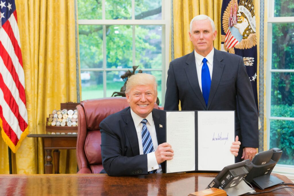 Geen diploma’s of DEI, maar ‘patriottisme’ voortaan centraal in Amerikaans selectiebeleid