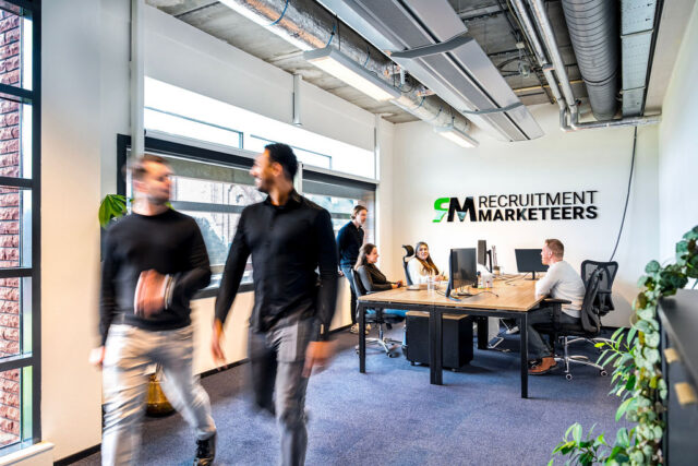 Doelgroepdata helpen niet alleen om de juiste kandidaten te vinden. Ze kunnen óók enorm helpen om klanten te winnen, is de ervaring bij het Haarlemse Recruitment Marketeers. 'Om pitches te winnen heb je nu niet meer genoeg aan mooie voorbeelden.' 