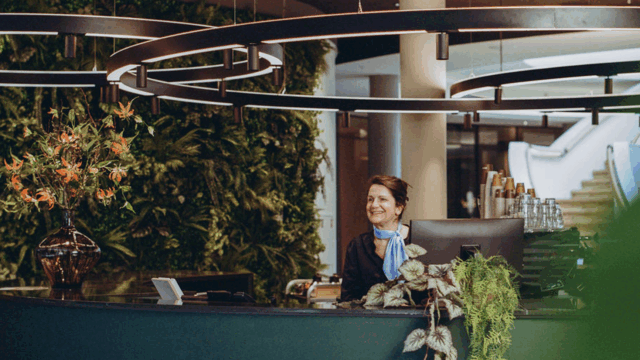 Hospitality verdient een vaste plek in je employer branding, stelt Petra de West (Heyday). Wat bedoelt ze daar precies mee? 'De rol van de hospitality professional is strategischer dan vaak wordt gedacht.'