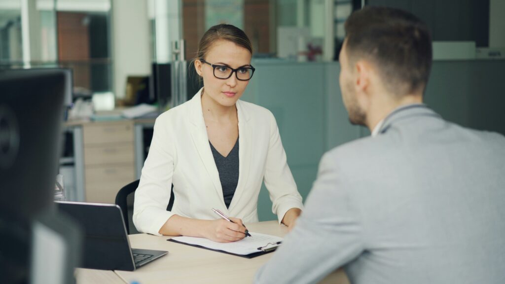 Nieuw onderzoek: tevredenheid kandidaten over recruitmentbureaus daalt op vrijwel alle punten