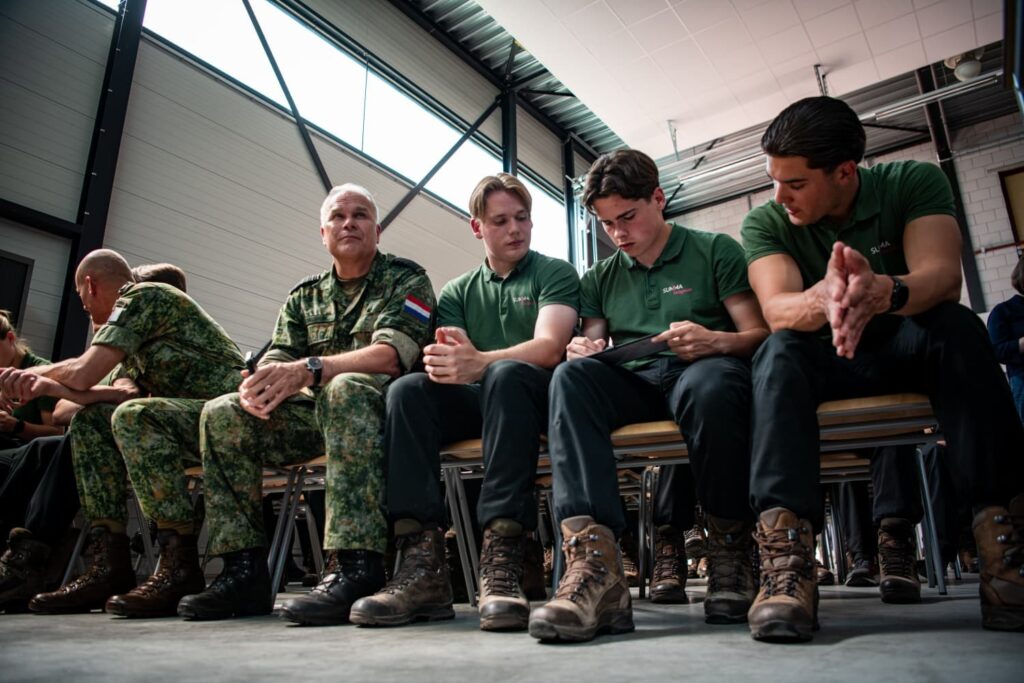 Waarom stuurt Defensie mij geen brief of ik wil dienen?