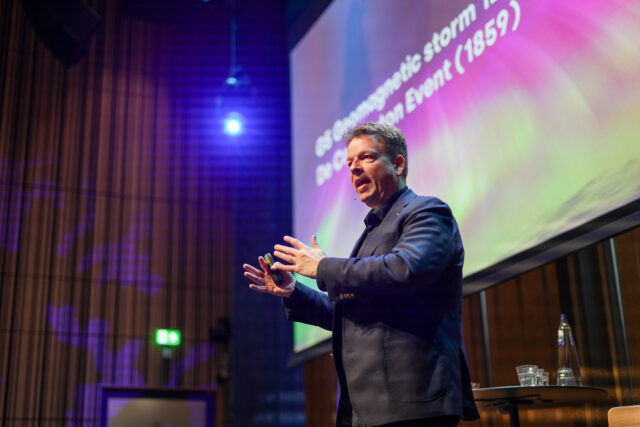 De wereld is veel te veranderlijk geworden om nog een vaste jaarplanning te kunnen maken. Maar hoe kun je leren werken met verschillende scenario's? Een bezoek aan De Nederlandsche Bank maakte een groep recruitmentleiders hierover veel duidelijk.