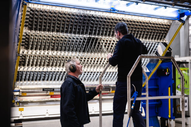 Over een tijdje gaat Pietro met pensioen. Net als een aantal andere collega’s bij tapijtfabrikant Interface. En met een nieuwe campagne hoopt Pietro dat met goed gevoel te kunnen doen. Waarom werd voor deze insteek gekozen?