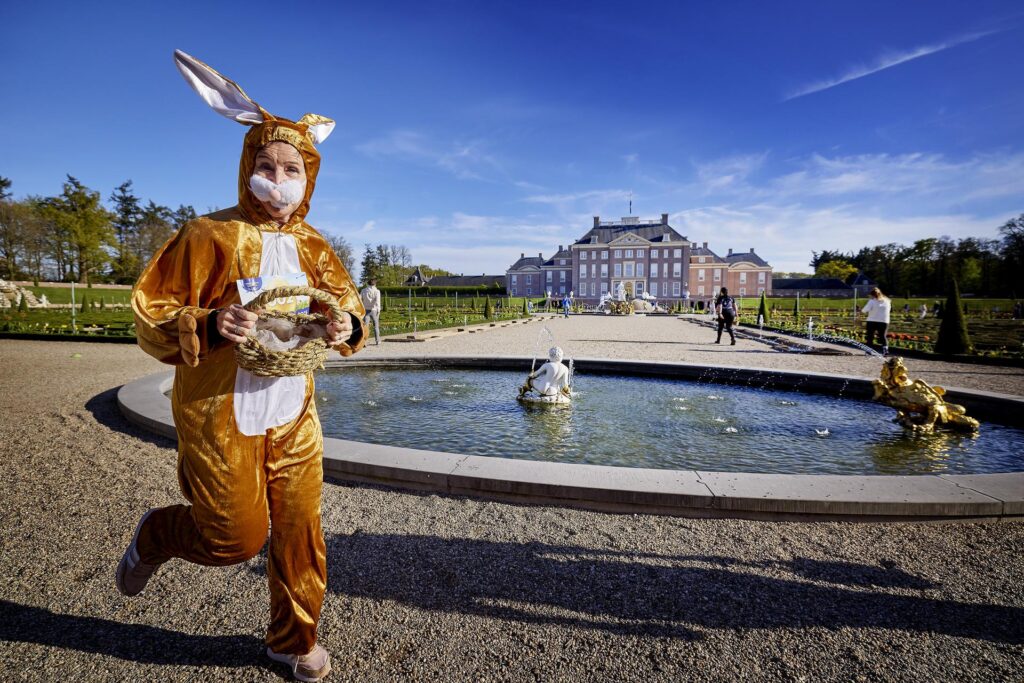 Bijzondere vacature: wie kan het beste 400 gouden paaseieren in 6 uur verstoppen?