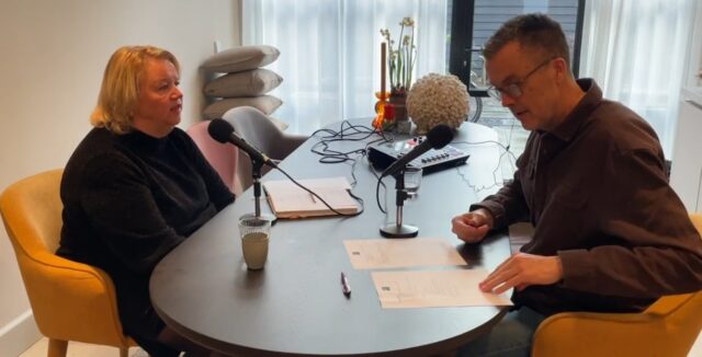 In de 10 jaar van zijn bestaan worden de Werf& Awards steeds meer een instituut, ziet juryvoorzitter Marion de Vries. Het gaat ook allang niet meer om alleen maar prijzen uitdelen, ziet ze. 'Dit is geen eindpunt, maar juist een begin van een beter vak.'