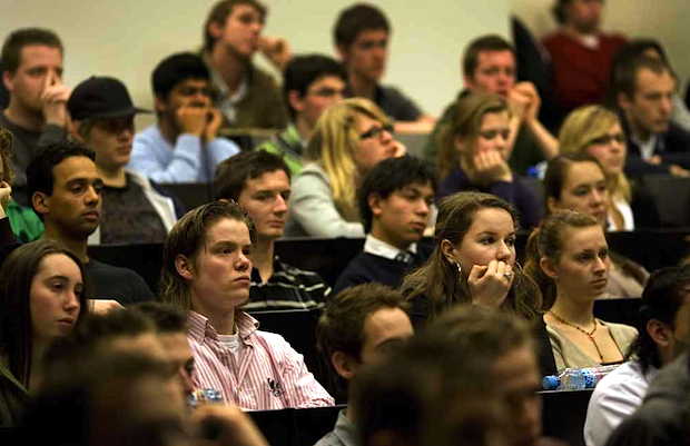 Een op drie studenten bezorgd over vinden baan